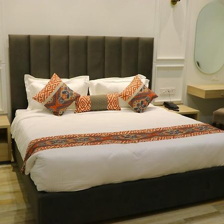 Hotel Elegance Regency Khanna  Esterno foto