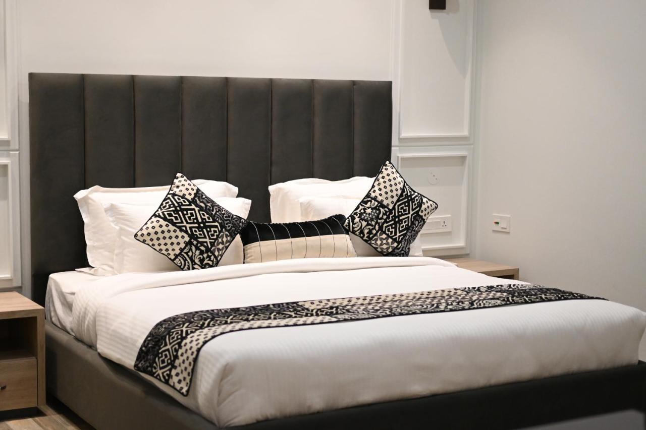 Hotel Elegance Regency Khanna  Esterno foto
