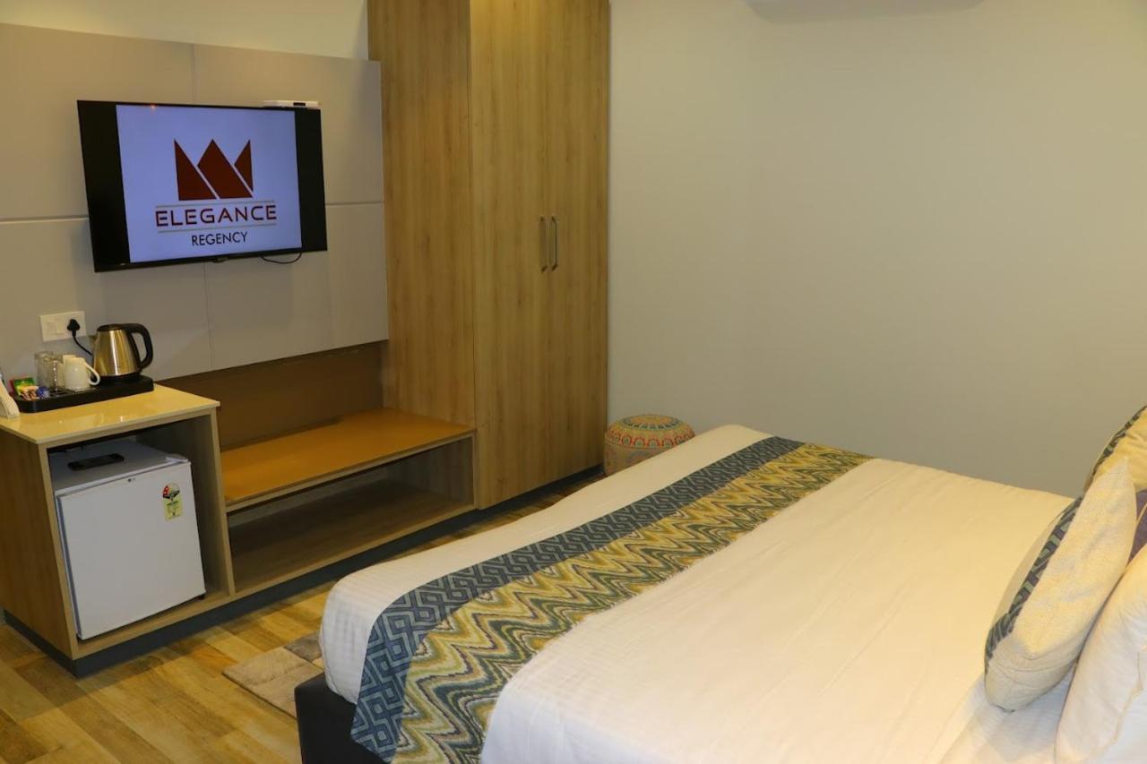 Hotel Elegance Regency Khanna  Esterno foto